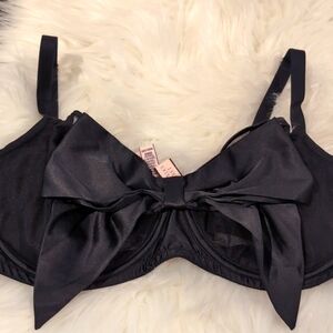 Black Victoria Secret bra